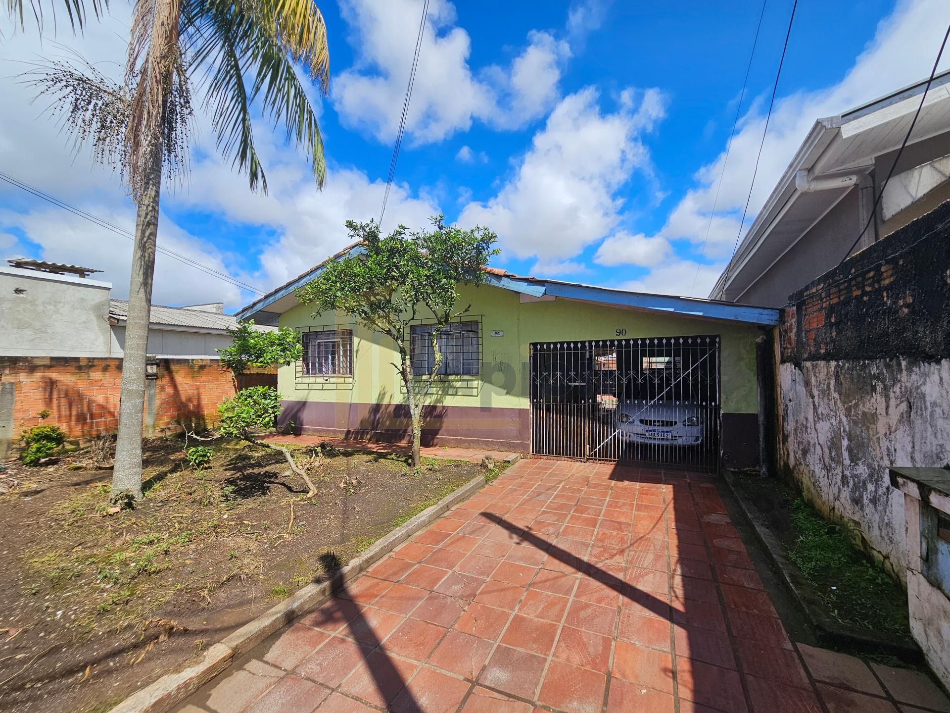 Oportunidade!! Terreno plano com 418 m² , contendo 02 casas, V...