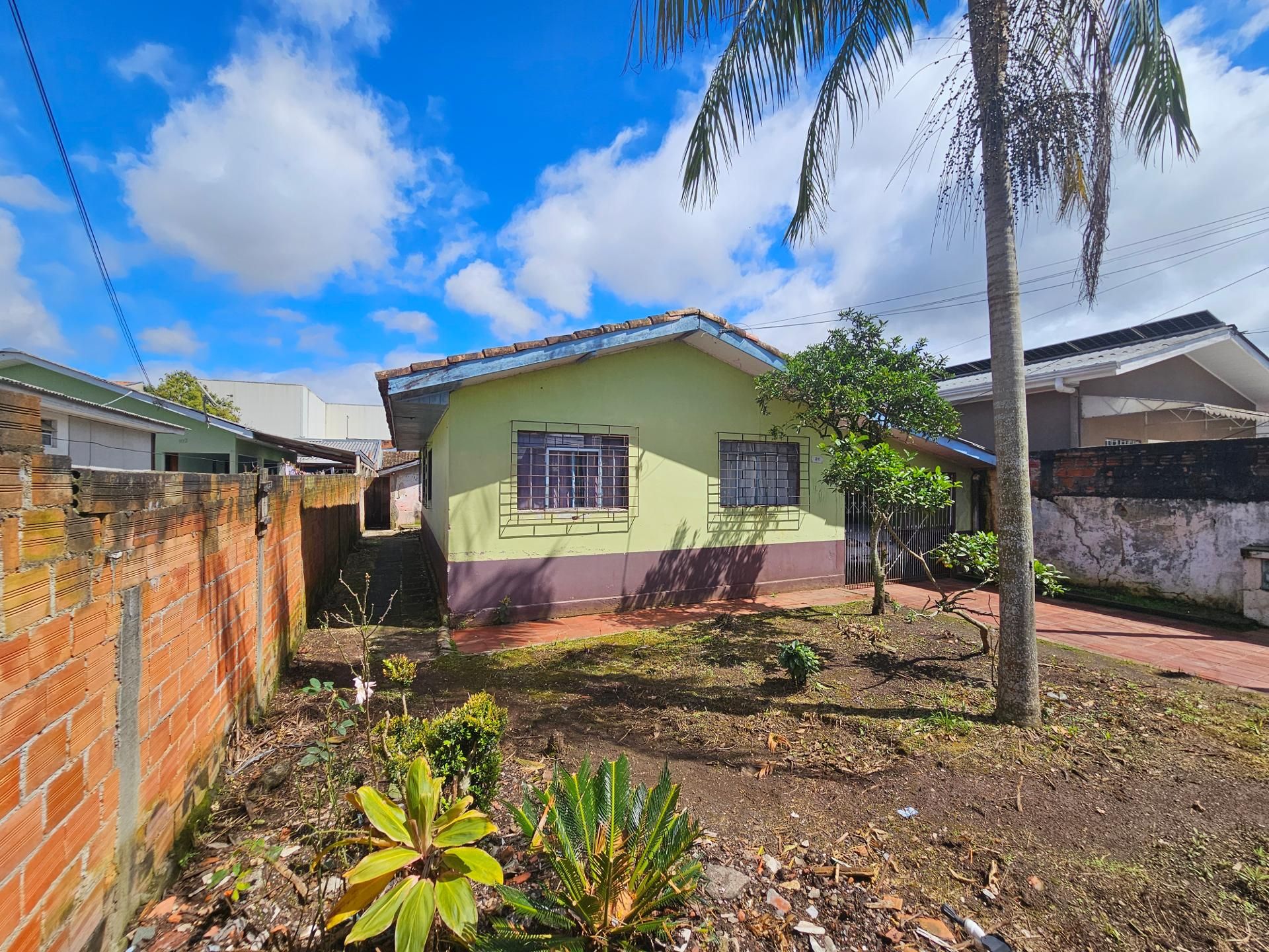 Oportunidade!! Terreno plano com 418 m² , contendo 02 casas, V...