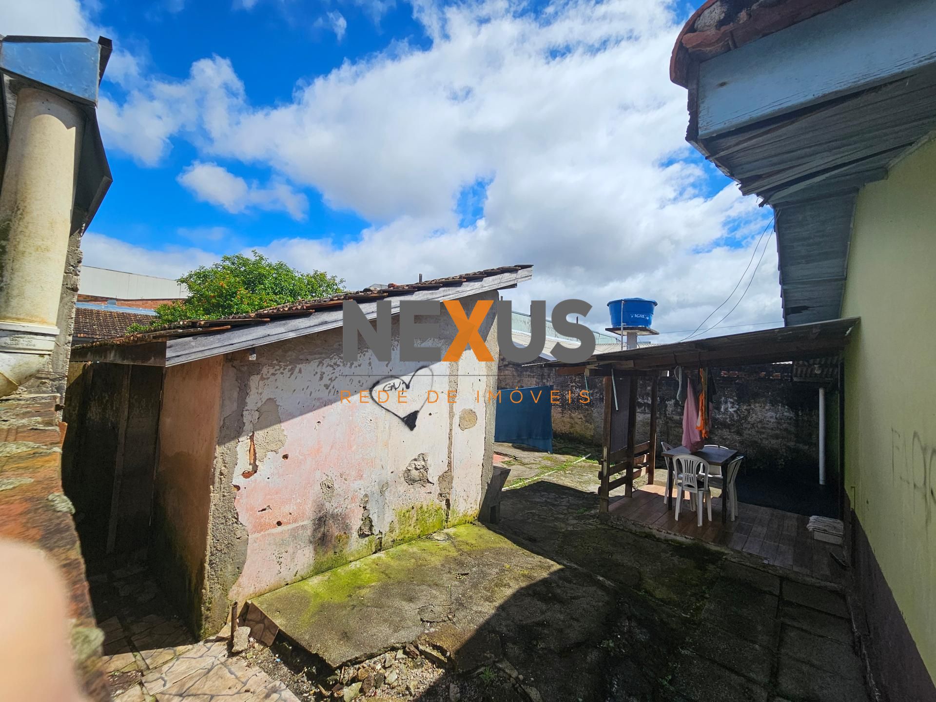 Oportunidade!! Terreno plano com 418 m² , contendo 02 casas, V...