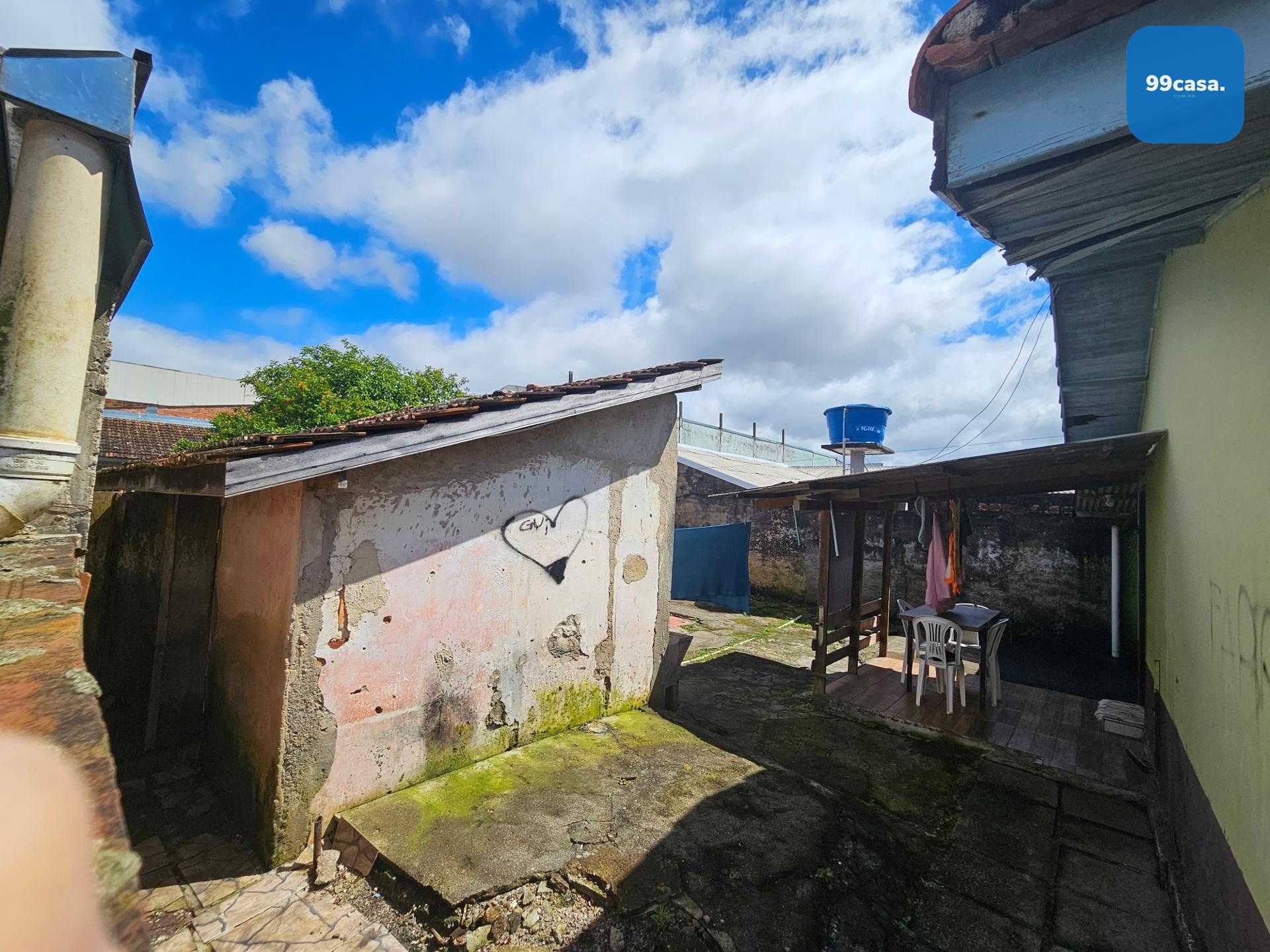 Oportunidade!! Terreno plano com 418 m² , contendo 02 casas, V...