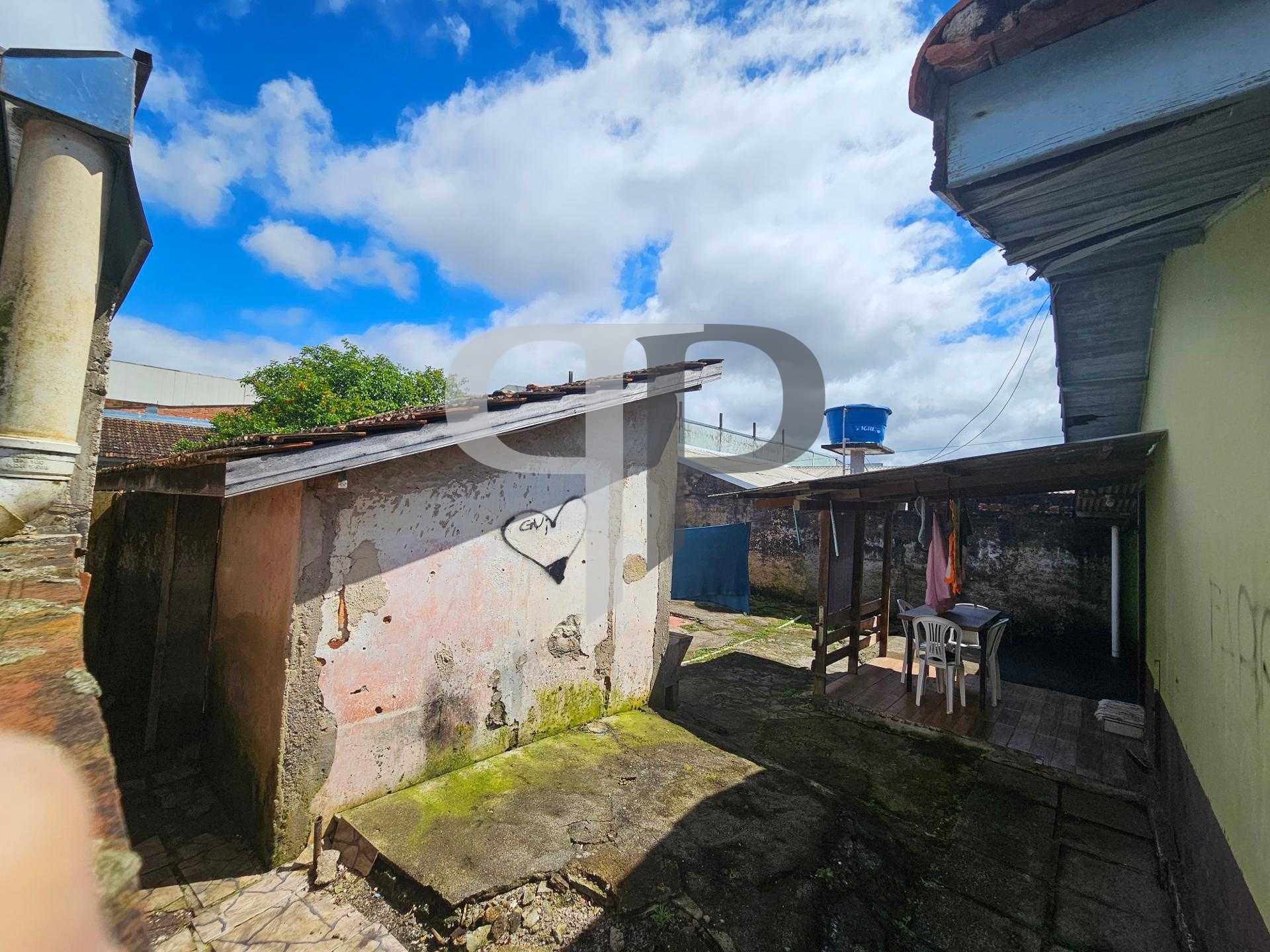 Oportunidade!! Terreno plano com 418 m² , contendo 02 casas, V...