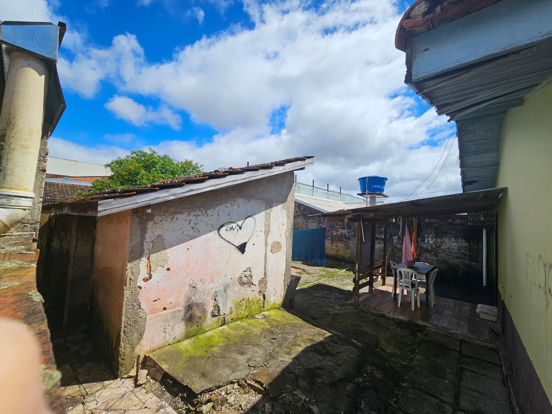 Oportunidade!! Terreno plano com 418 m² , contendo 02 casas, V...