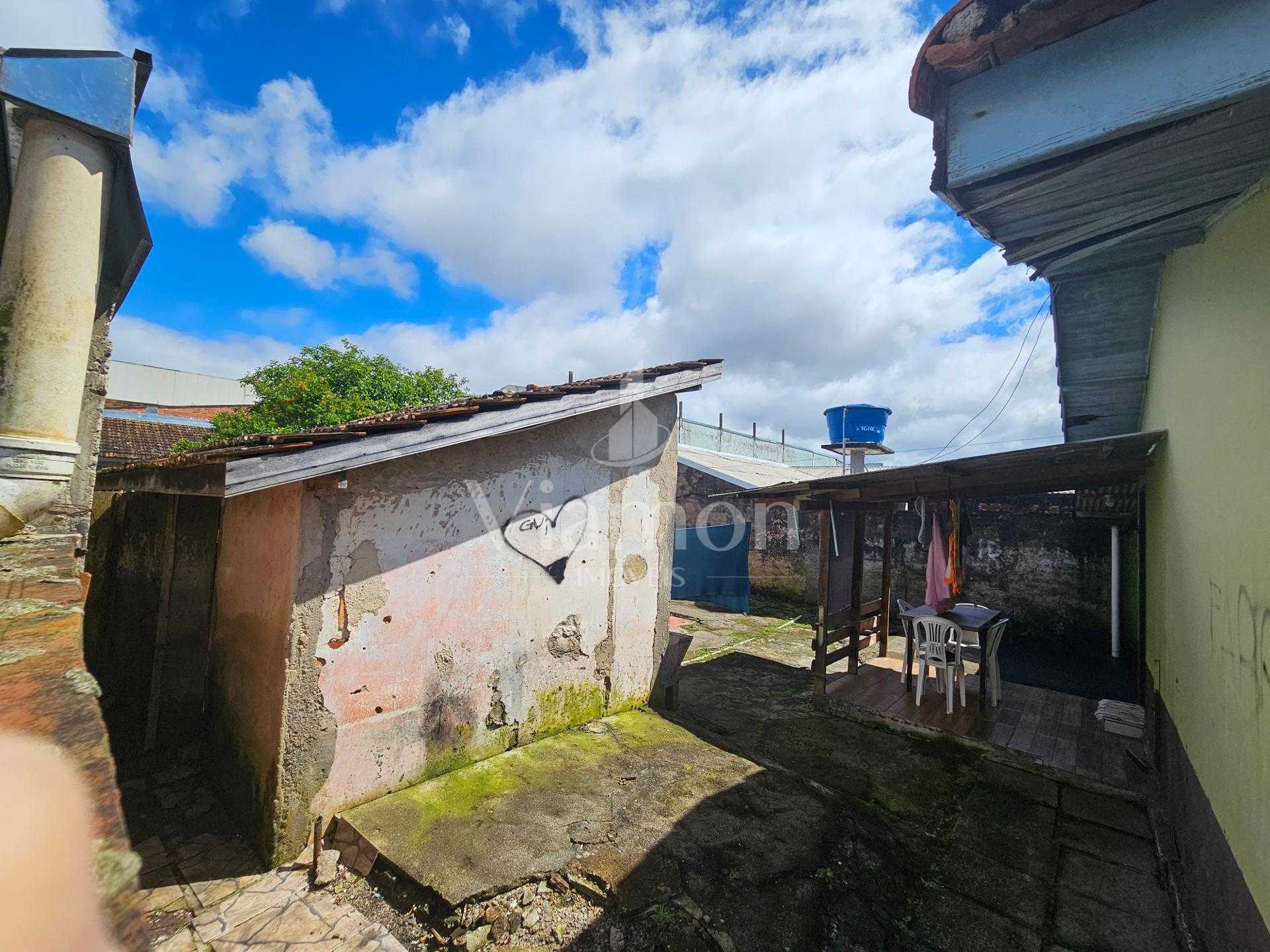 Oportunidade!! Terreno plano com 418 m² , contendo 02 casas, V...