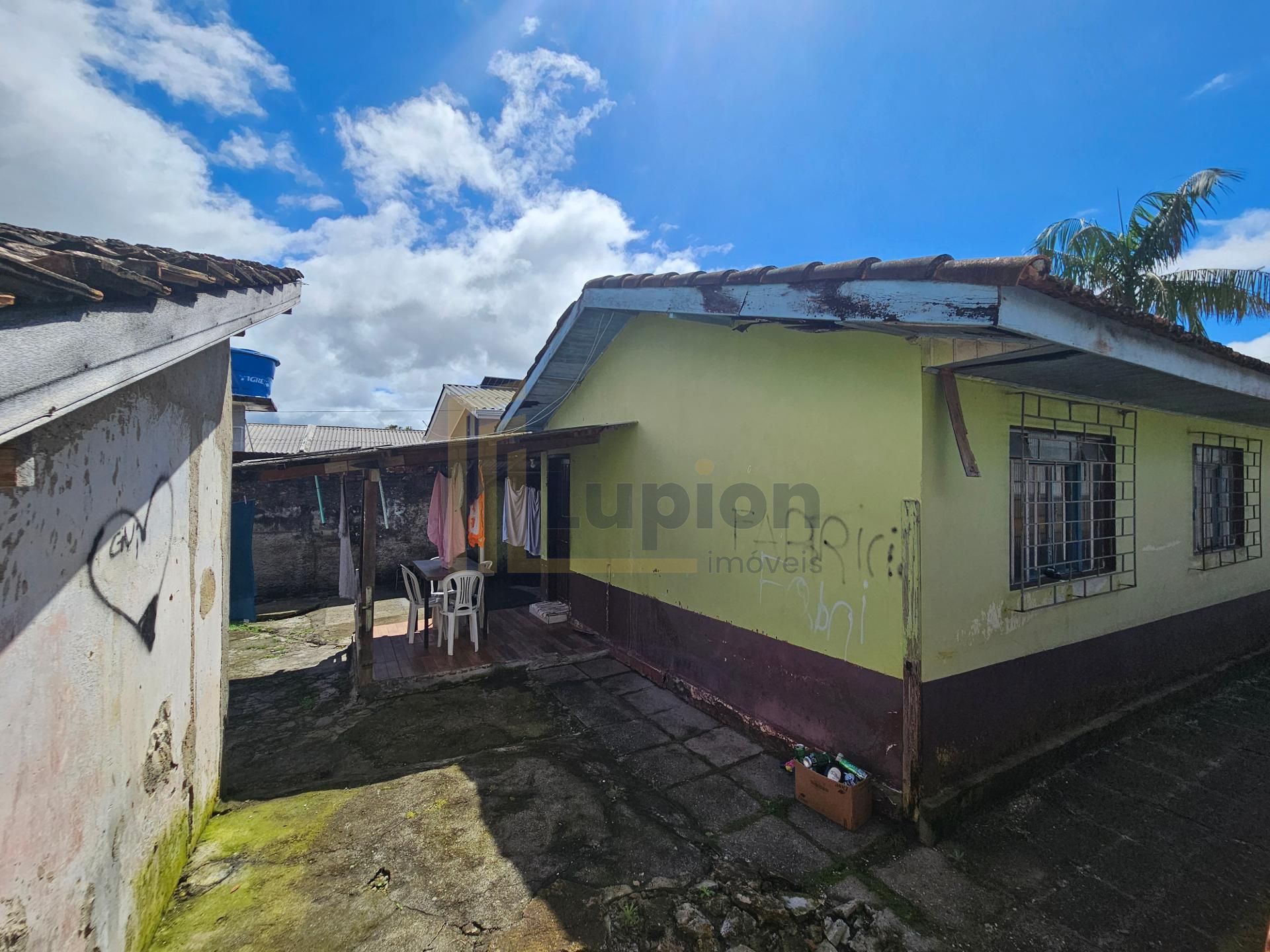 Oportunidade!! Terreno plano com 418 m² , contendo 02 casas, V...