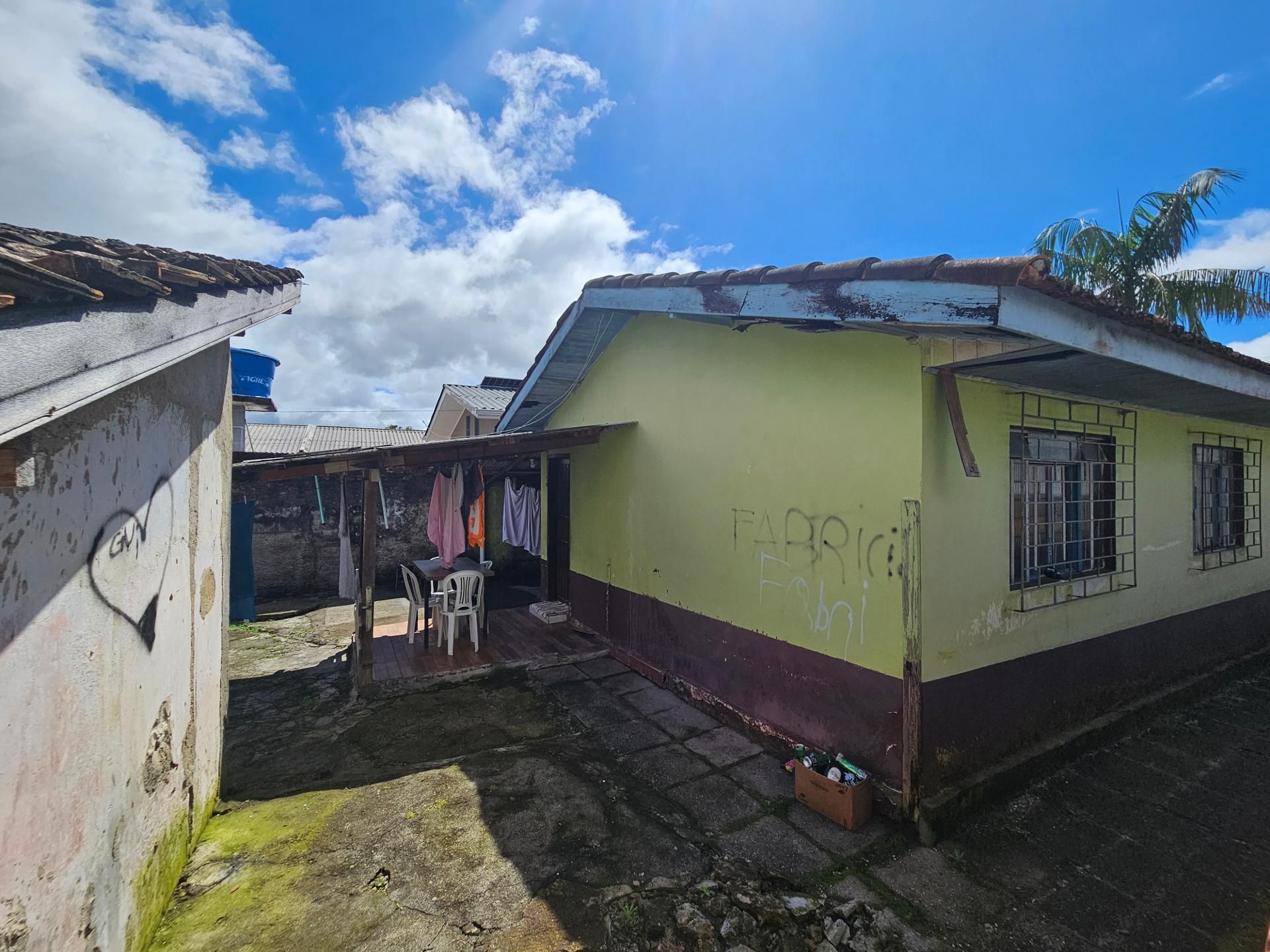 Oportunidade!! Terreno plano com 418 m² , contendo 02 casas, V...