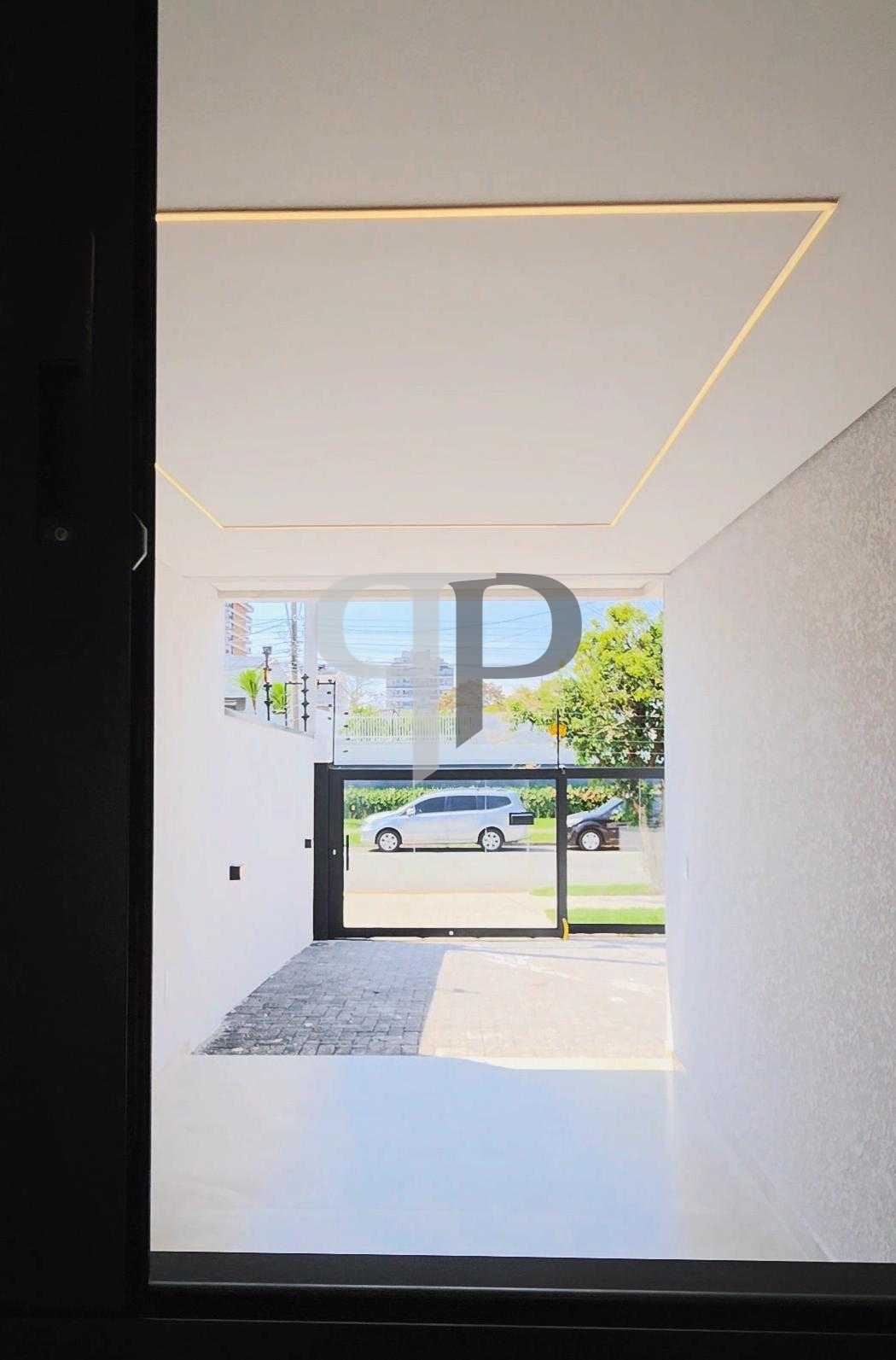 Casa de Alto Padrão no Centro de São José dos Pinhais com Suít...