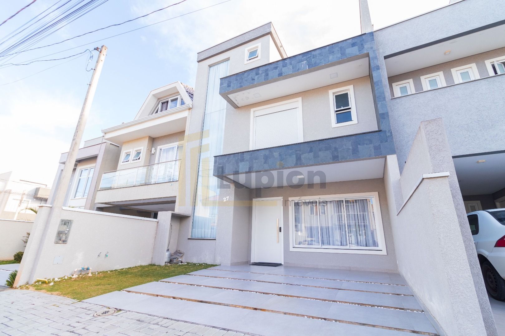 Sobrado Triplex Novo no Campo Comprido CIC com Terraço, Churra...