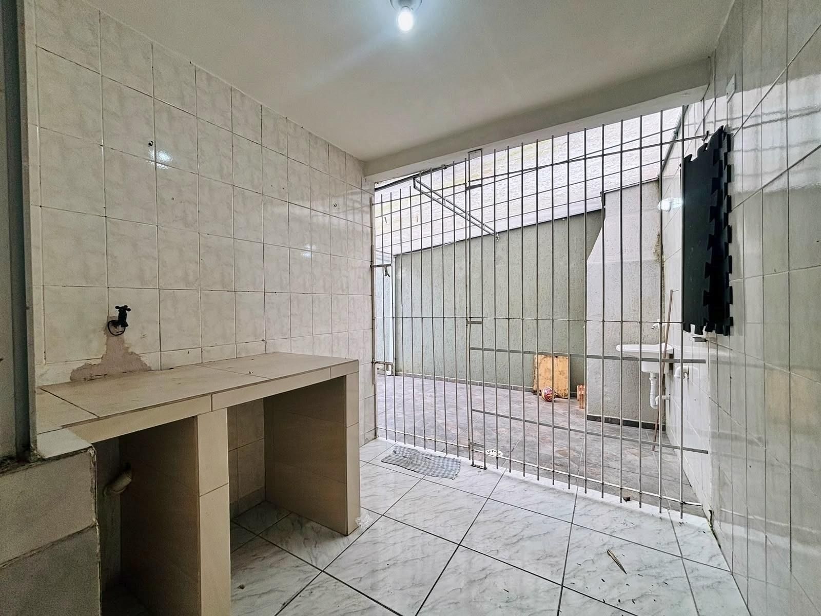 Sobrado à Venda no Uberaba, 3 Quartos, 2 Vagas, Não Geminado e...