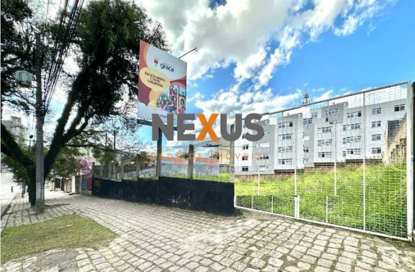 Terreno 880m  no Bairro Portão  Próximo ao Shopping Palladium