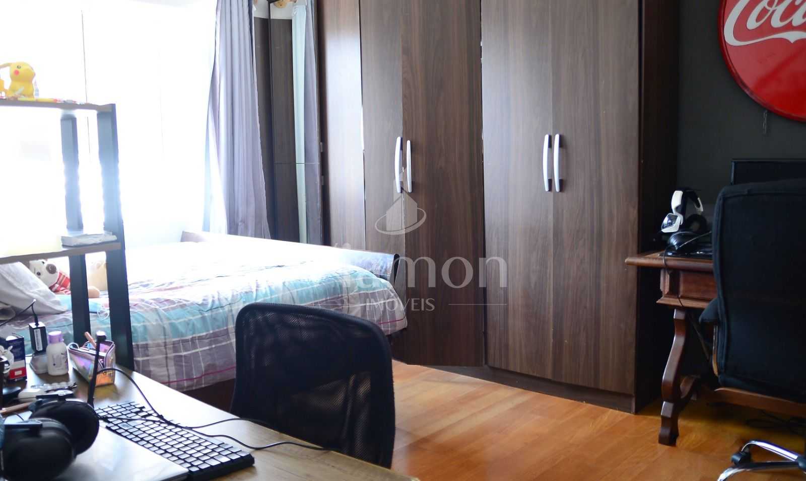 Casa ampla e elegante com suíte, lareira e espaço gourmet no P...