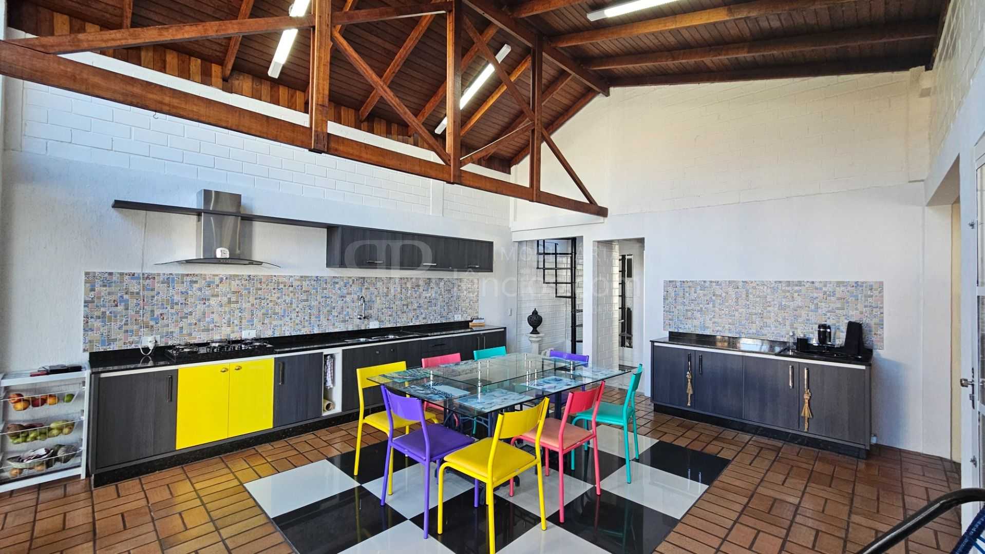 Ótima casa à venda em Araucária  3 quartos, suíte, garagem e a...