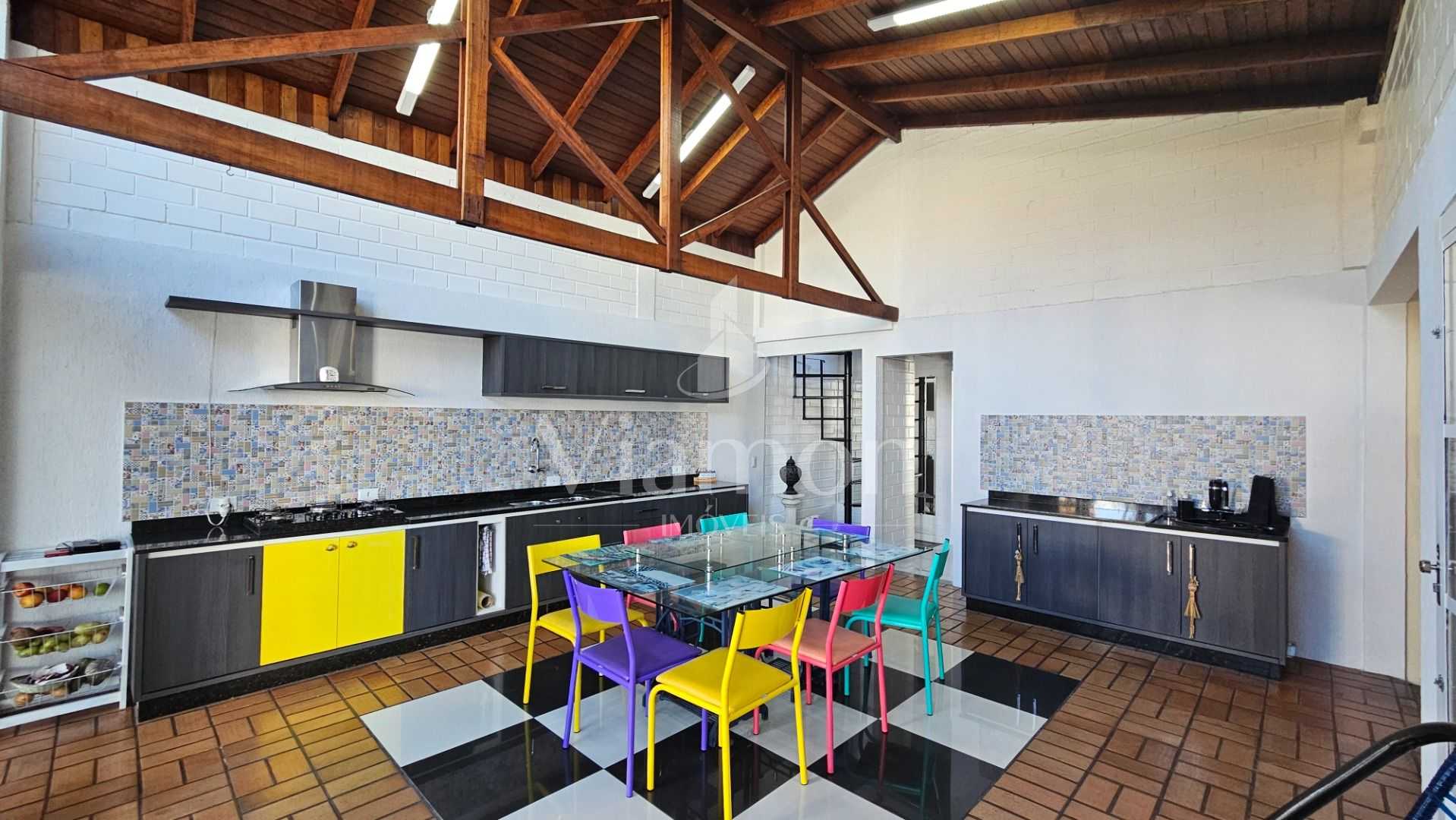 Ótima casa à venda em Araucária  3 quartos, suíte, garagem e a...