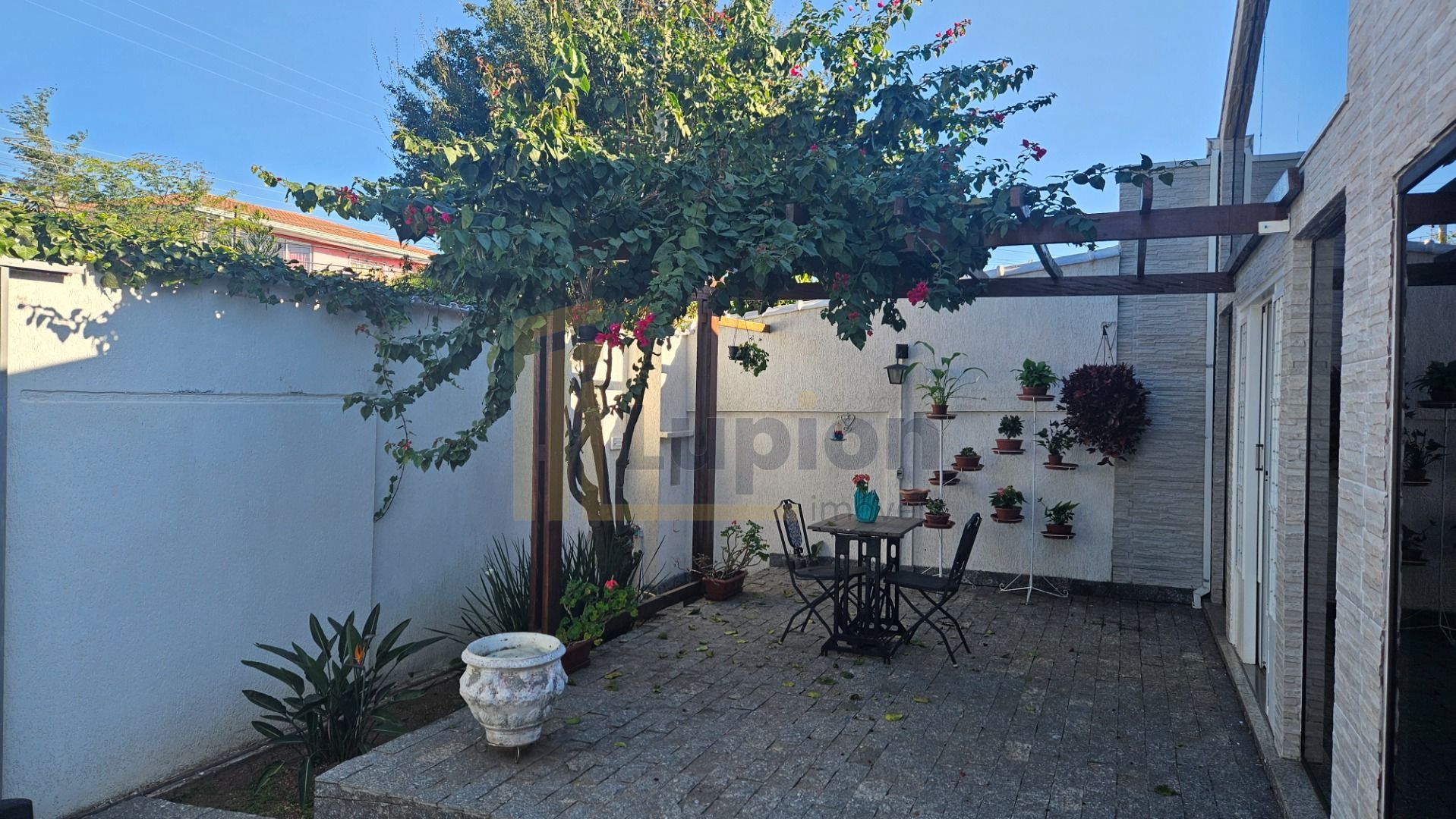 Ótima casa à venda em Araucária  3 quartos, suíte, garagem e a...