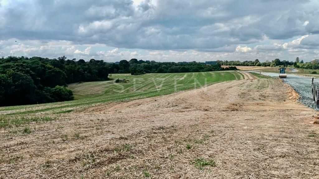 Chácara com 23606m  ,  de frente para o asfalto, em Araucária