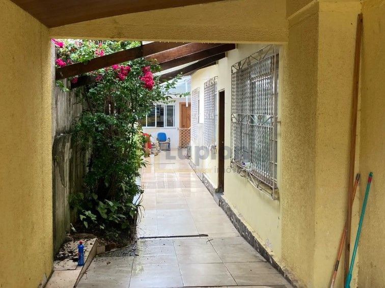 Casa à Venda com 4 Quartos, Edícula Completa e Ampla Área em T...