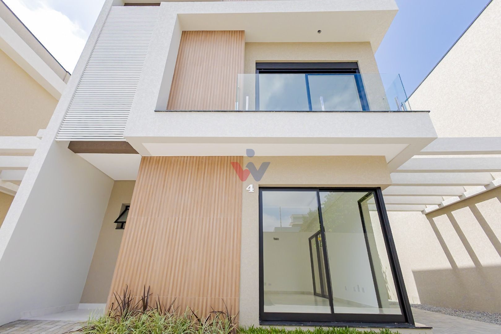 Sobrado Duplex com Suíte, Churrasqueira e Localização Privileg...