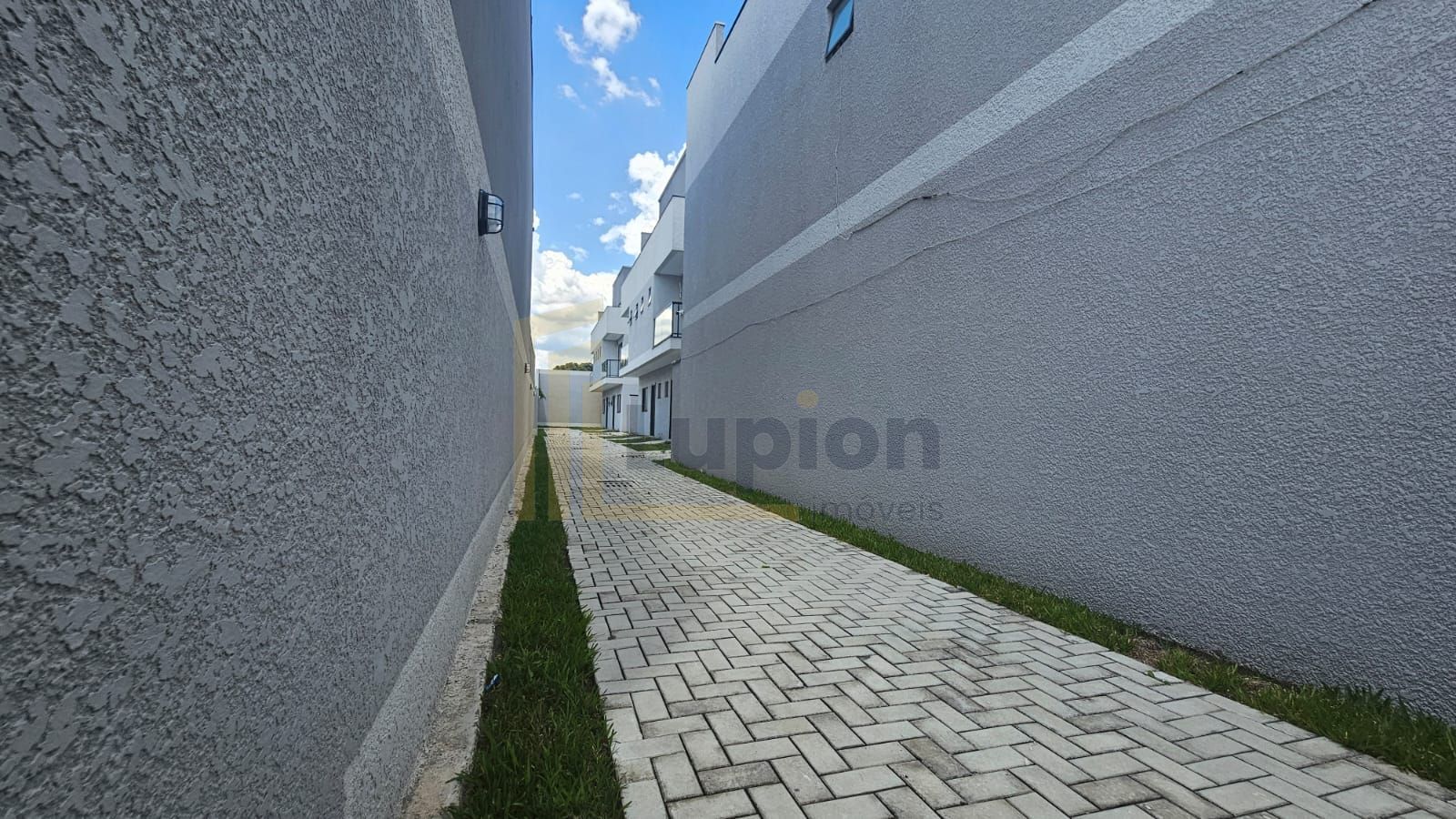 Lindo sobrado novo com terraço e vista da Serra do Mar  Boqueirão