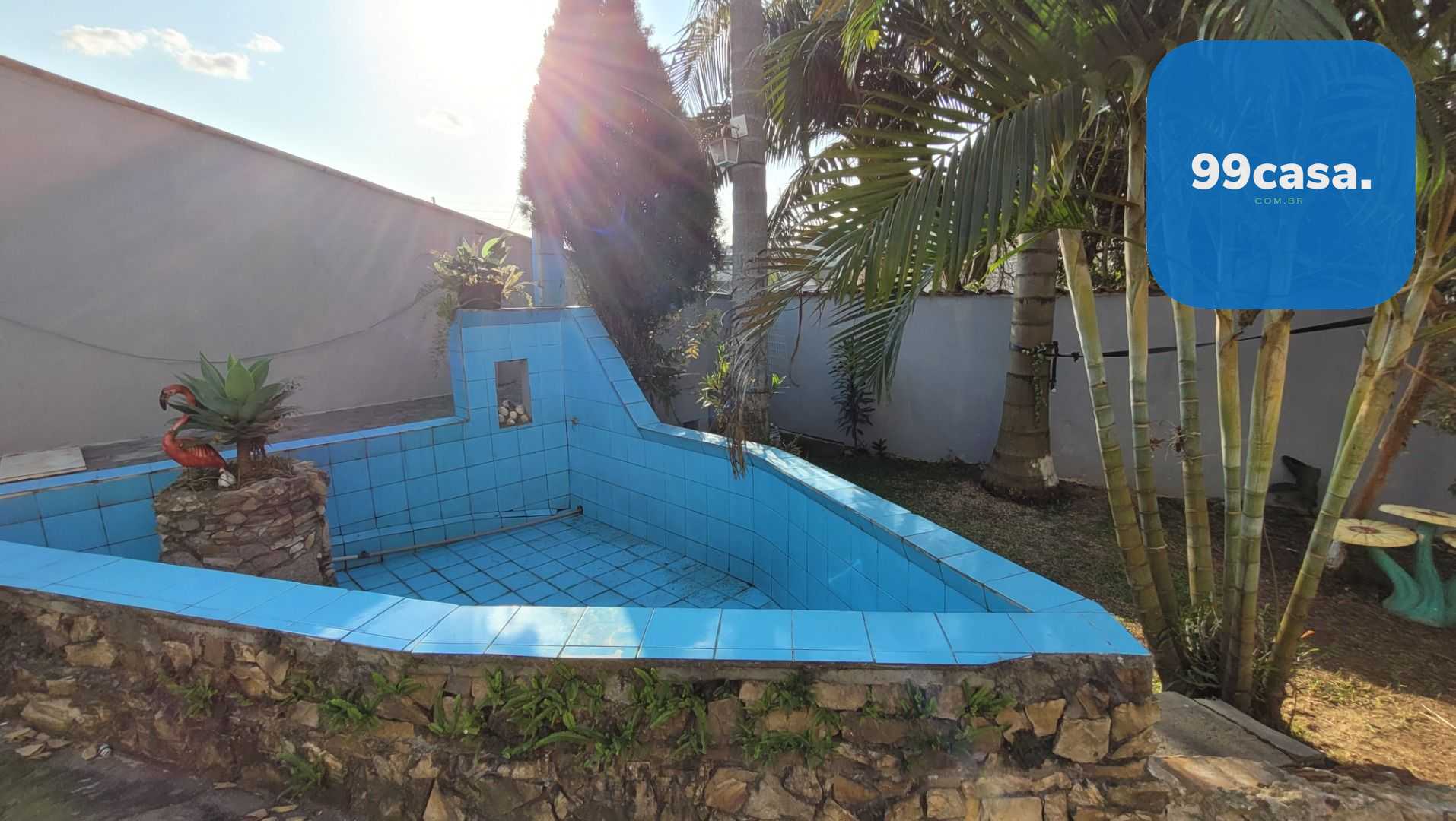 Casa ampla, ensolarada e com quintal no Portão, 4 quartos, sac...