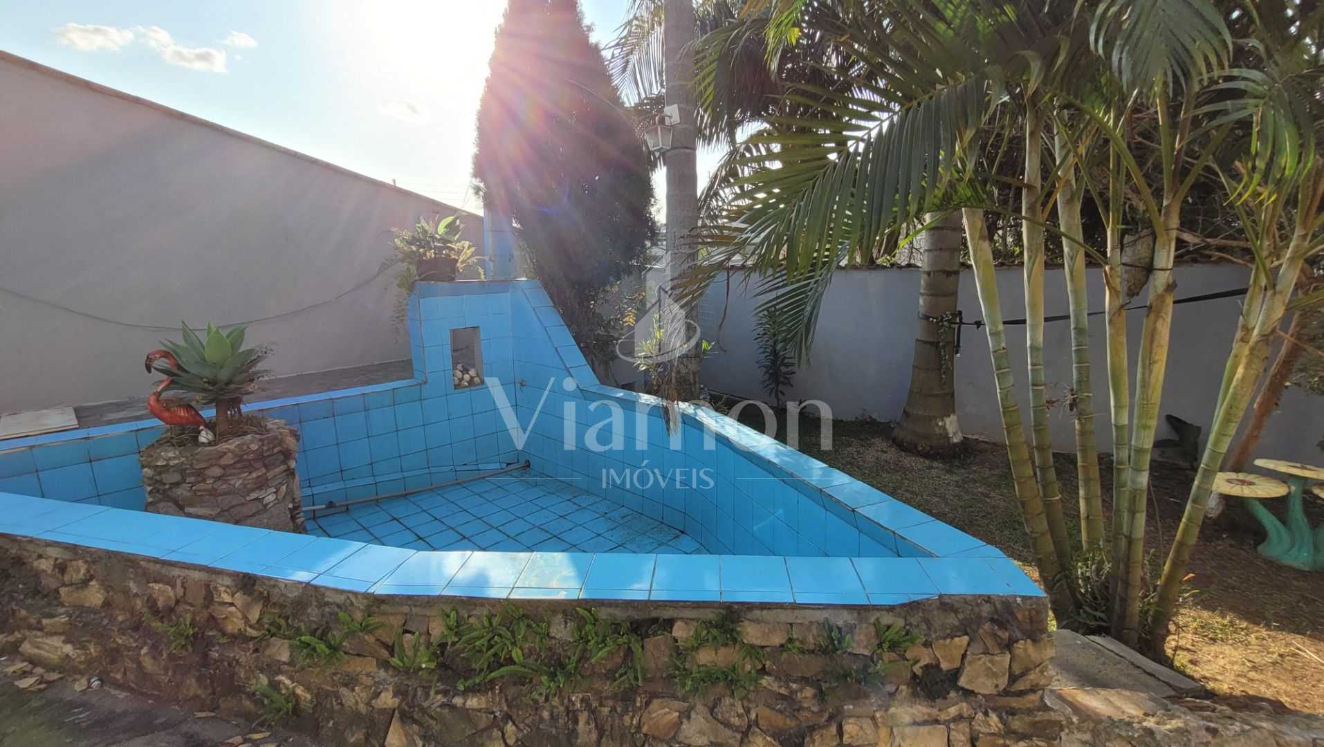 Casa ampla, ensolarada e com quintal no Portão, 4 quartos, sac...