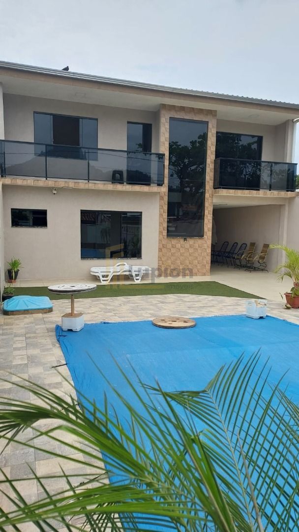 Sobrado em Matinhos com piscina, 4 quartos, edícula e a 850m d...