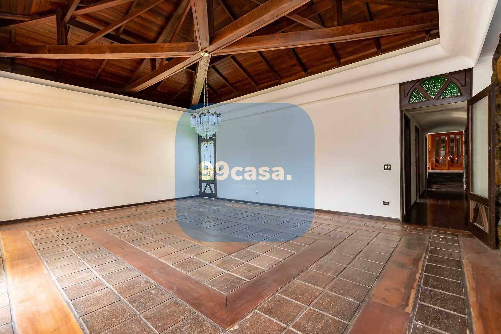 Casa ampla e versátil no Ahú Centro Cívico  ideal residencial ...