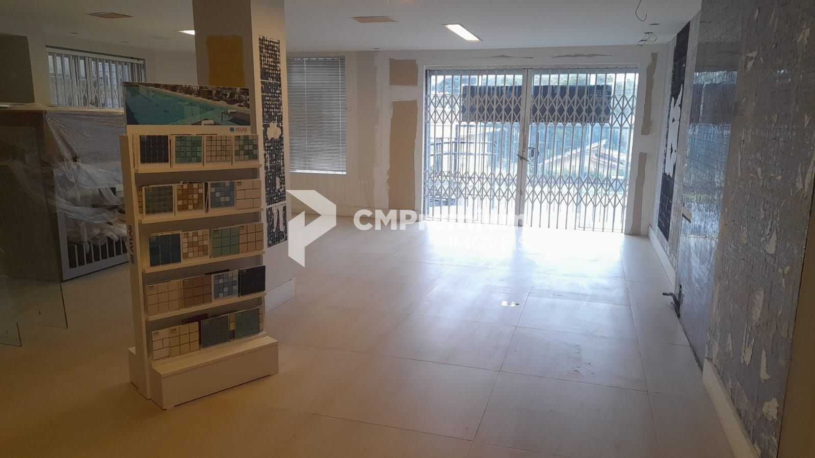 Casa Comercial nos Mercês  Amplo Espaço e Localização Estratégica