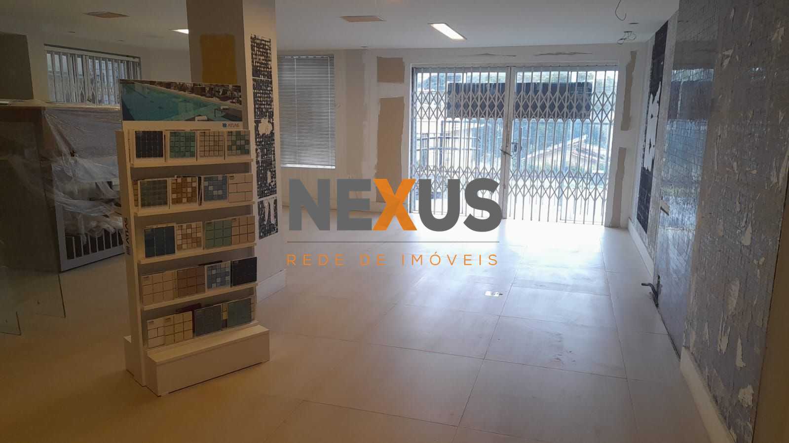 Casa Comercial nos Mercês  Amplo Espaço e Localização Estratégica