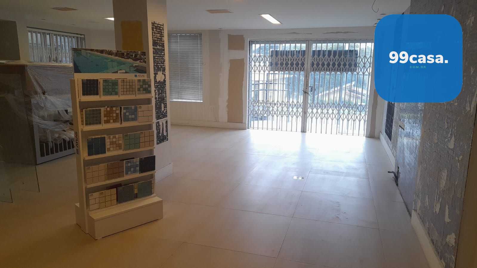 Casa Comercial nos Mercês  Amplo Espaço e Localização Estratégica