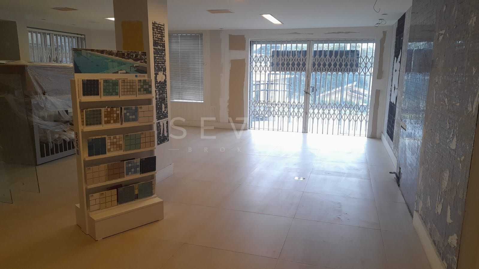 Casa Comercial nos Mercês  Amplo Espaço e Localização Estratégica