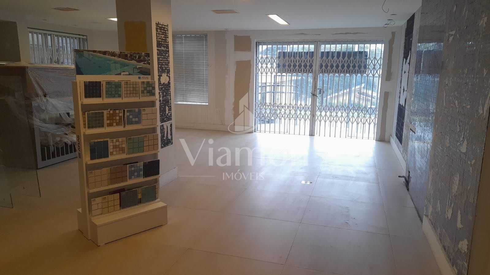 Casa Comercial nos Mercês  Amplo Espaço e Localização Estratégica