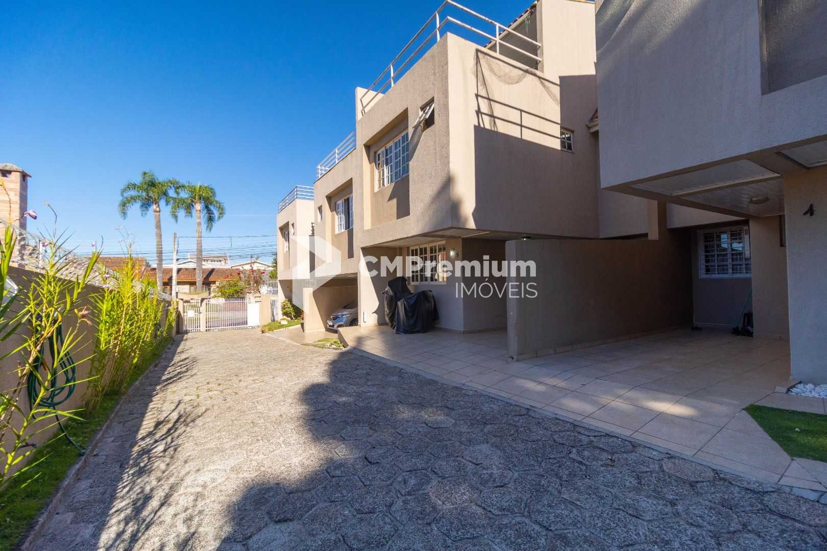 Sobrado Triplex 129m  em Condomínio Fechado no Portão  Seguran...