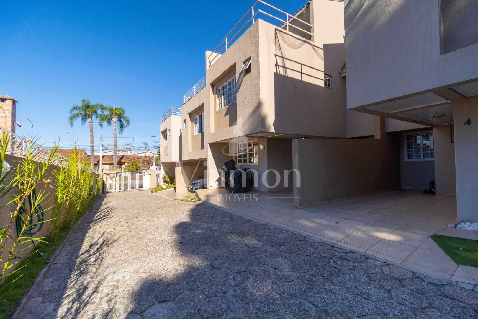 Sobrado Triplex 129m  em Condomínio Fechado no Portão  Seguran...