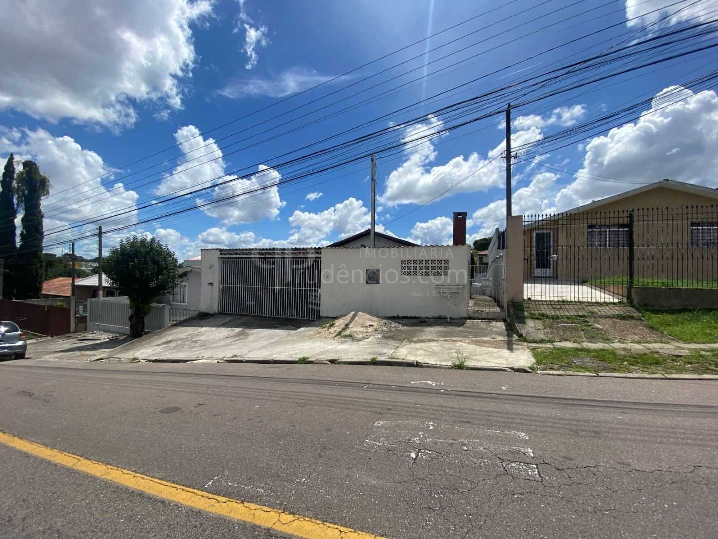 Oportunidade Única no Capão Raso  Terreno com Casa e 4 Quitine...