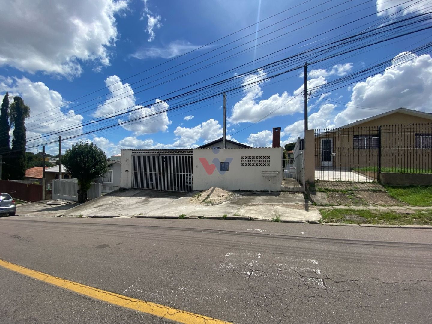 Oportunidade Única no Capão Raso  Terreno com Casa e 4 Quitine...