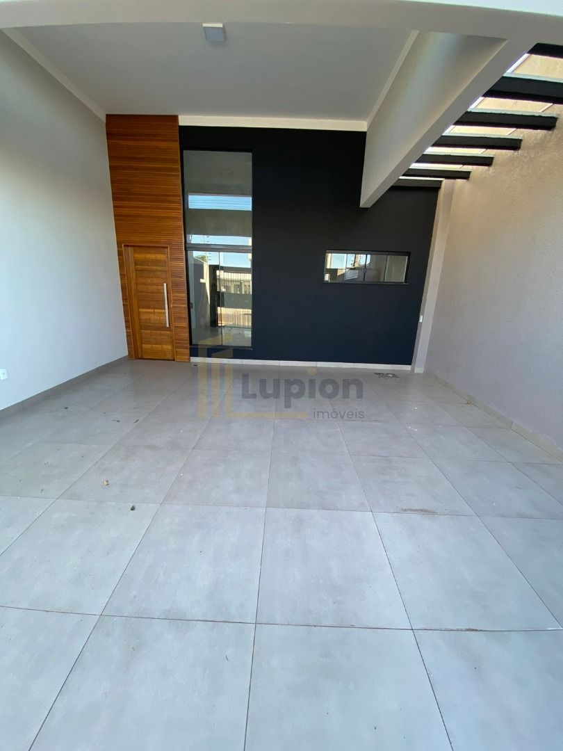 Espaçosa Casa de 3 Dormitórios à Venda no Jardim Três Lagoas  ...