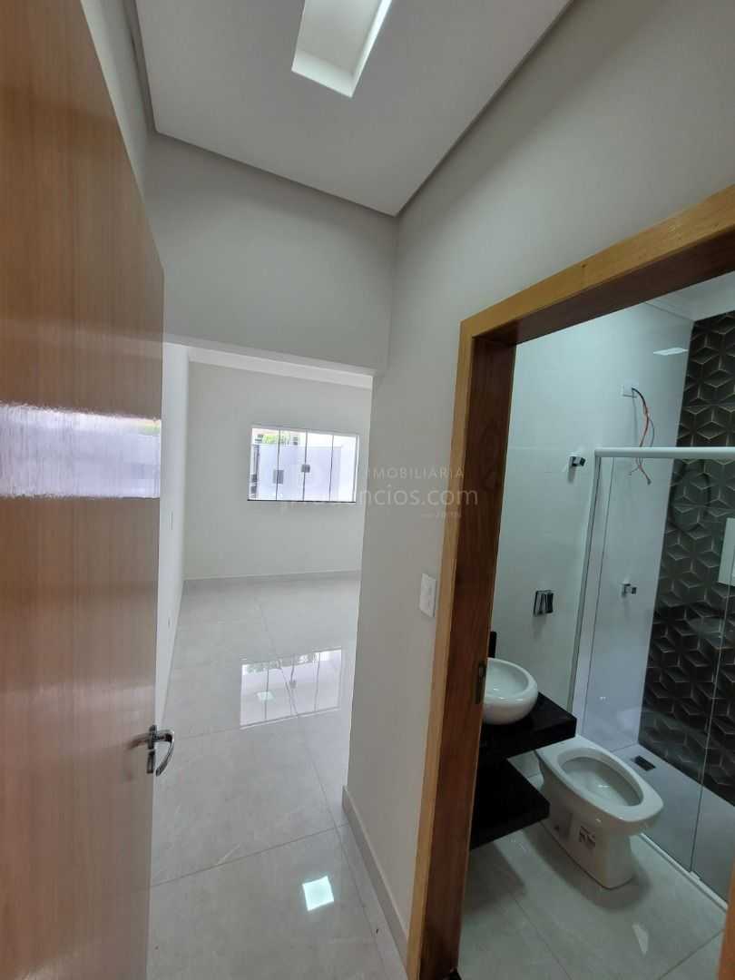 CCasa Espaçosa com 3 Dormitórios à Venda em Jardim Novo Oásis,...