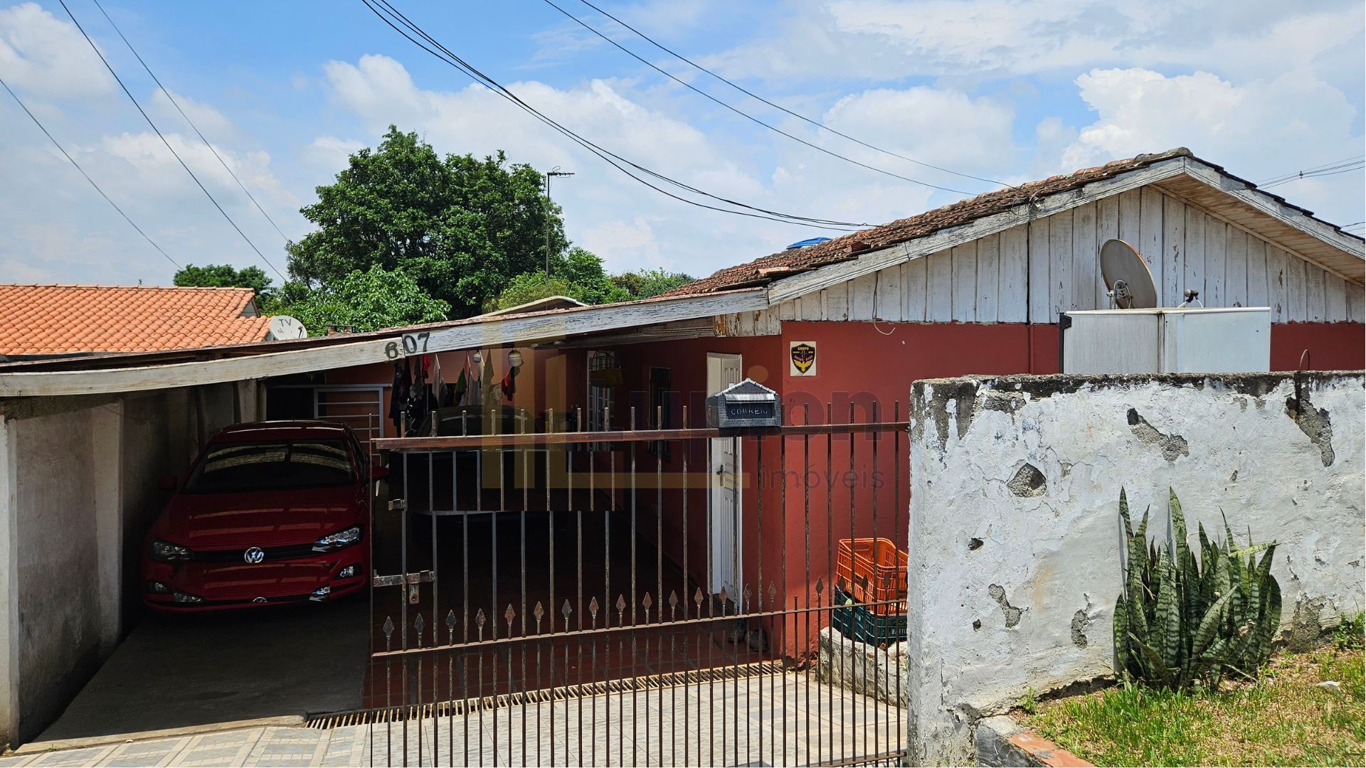 Duas casas em alvenaria em Araucária  360m  para morar e inves...