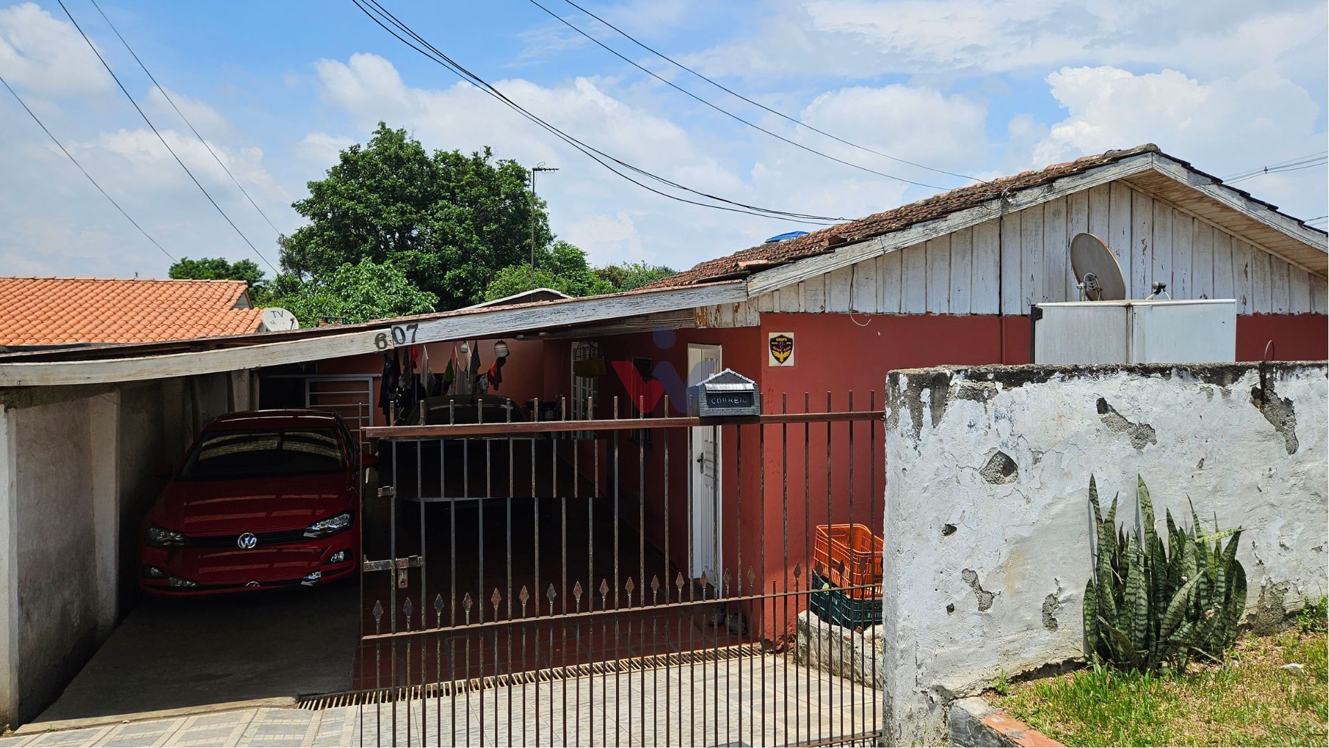 Duas casas em alvenaria em Araucária  360m  para morar e inves...