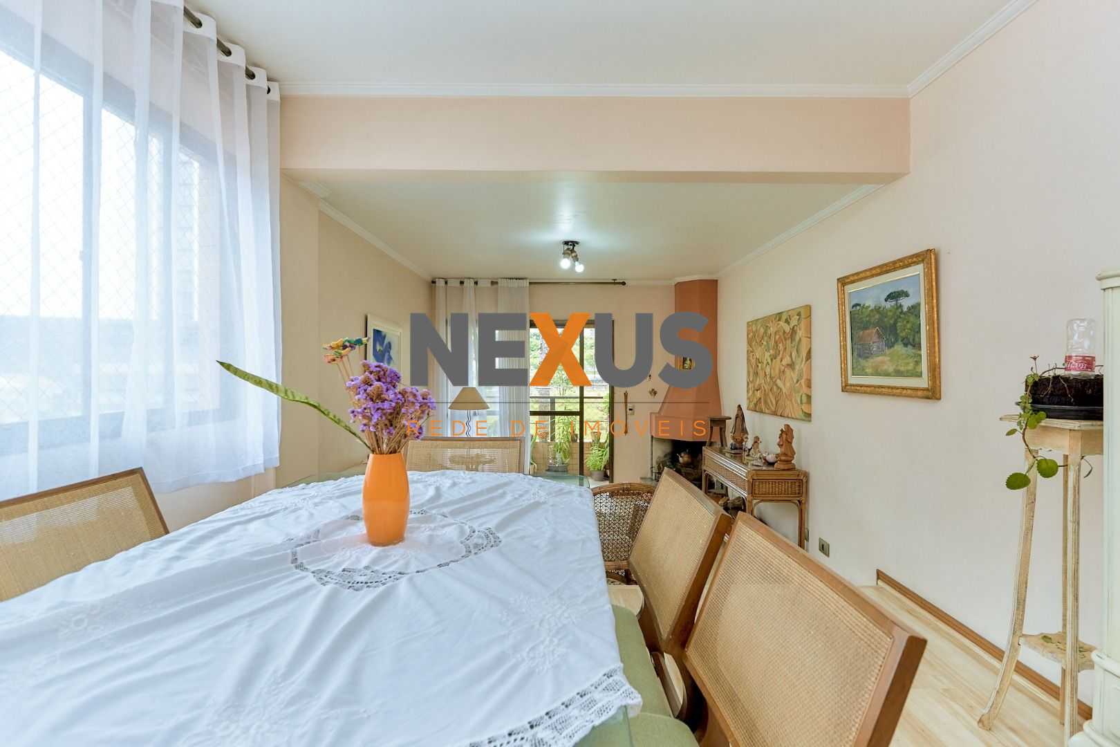 Apartamento 150m  no Cabral com sacada gourmet e lareira por R...