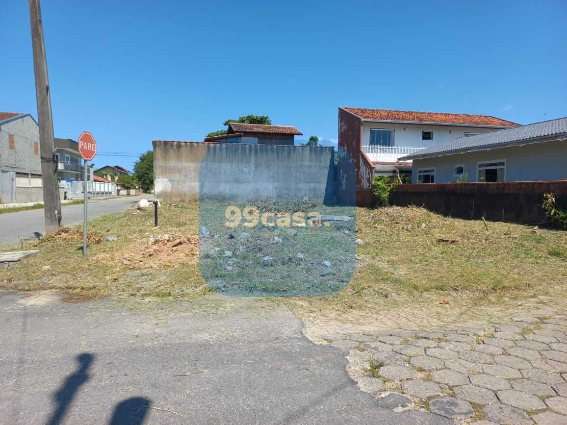 Terreno de Esquina na Praia de Enseada  252 m  a 350 m do Mar