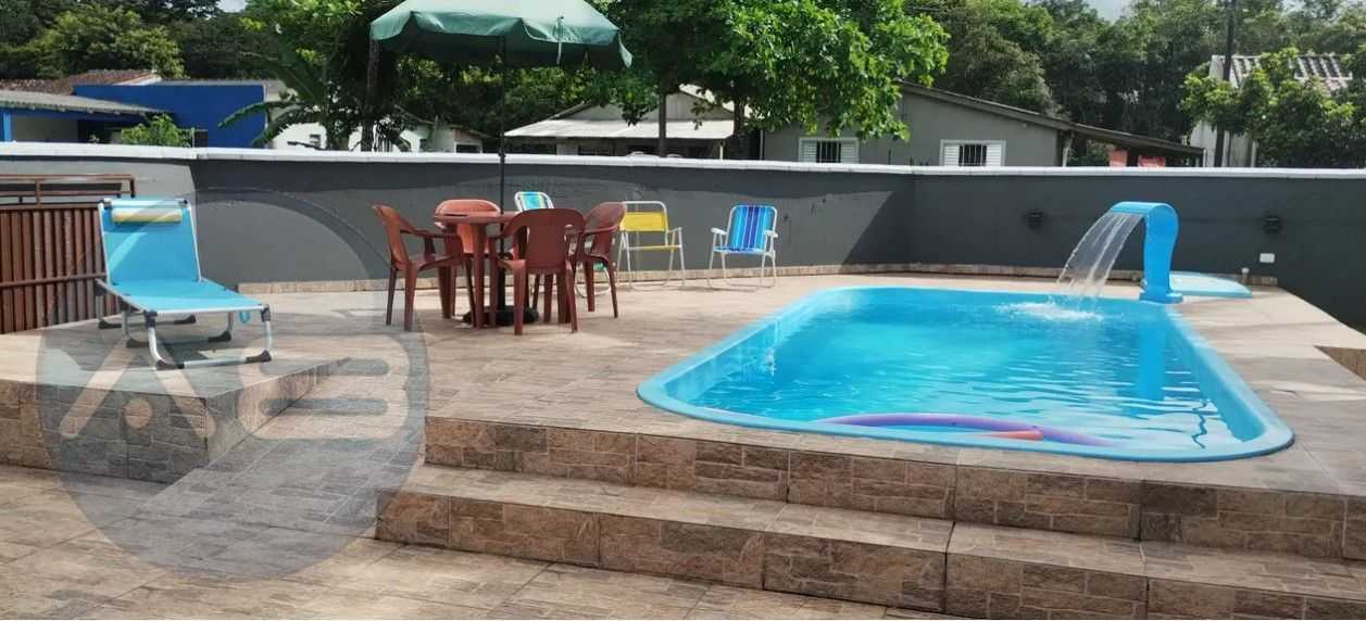 Casa Moderna com Piscina e Churrasqueira  Aceita Permuta em Cu...