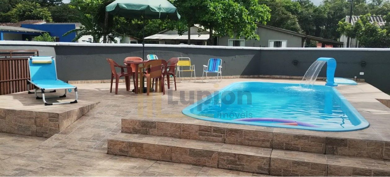 Casa Moderna com Piscina e Churrasqueira  Aceita Permuta em Cu...