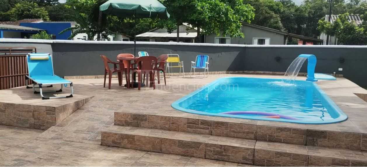 Casa Moderna com Piscina e Churrasqueira  Aceita Permuta em Cu...