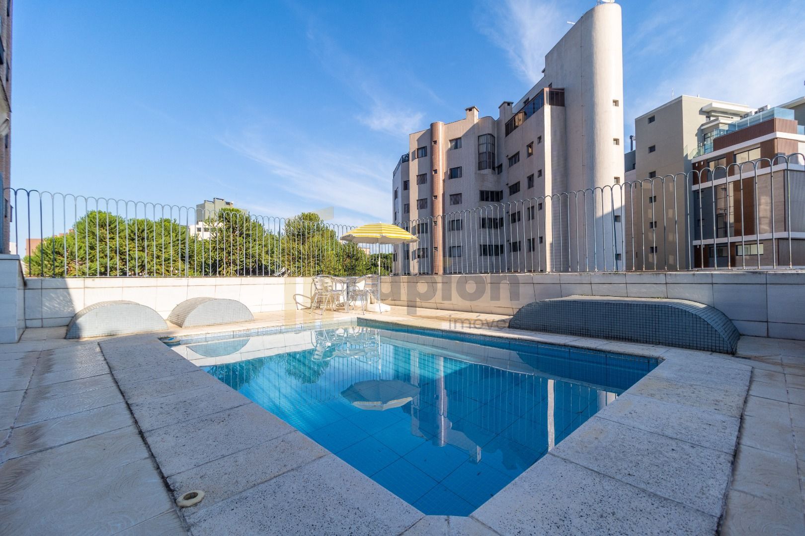 Cobertura Clássica com Piscina e Vista Privilegiada no Bigorri...