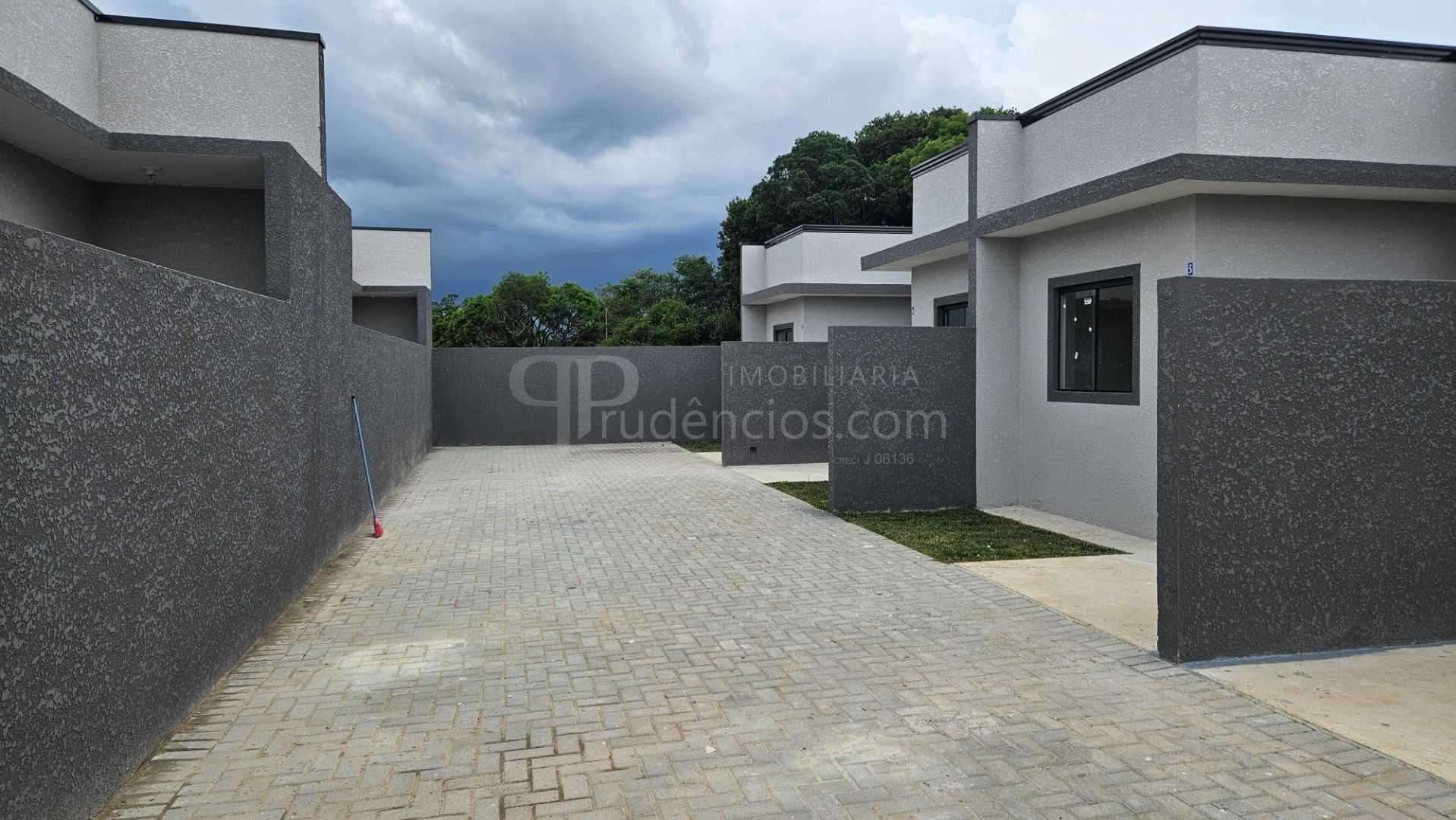 Casa aconchegante em condomínio seguro com amplo terreno