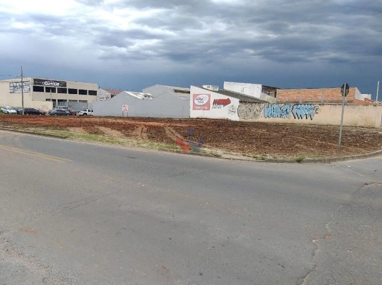 Terrenos Comerciais de Esquina no JD Guaraituba  Colombo, 606,...