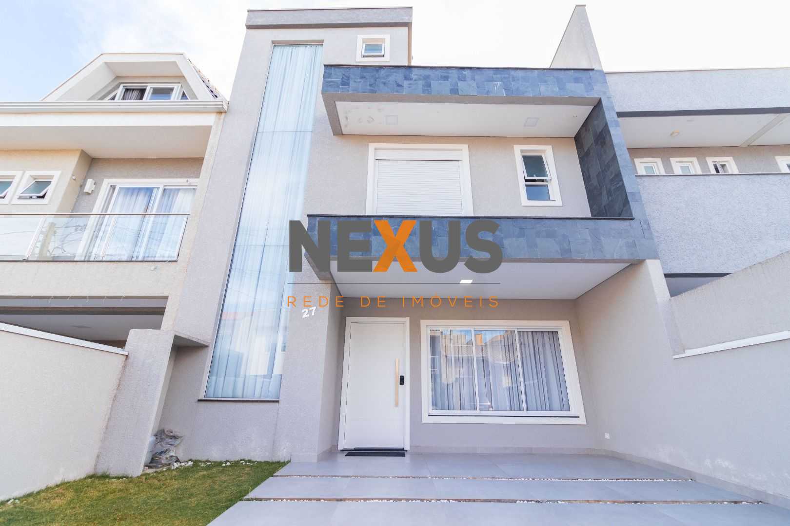 Sobrado Triplex Novo no Campo Comprido CIC com Terraço, Churra...