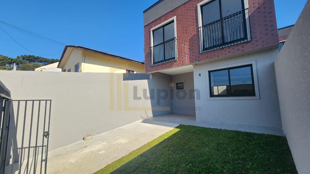 Sobrado à Venda no Santa Cândida  3 Quartos, Suíte e 2 Vagas