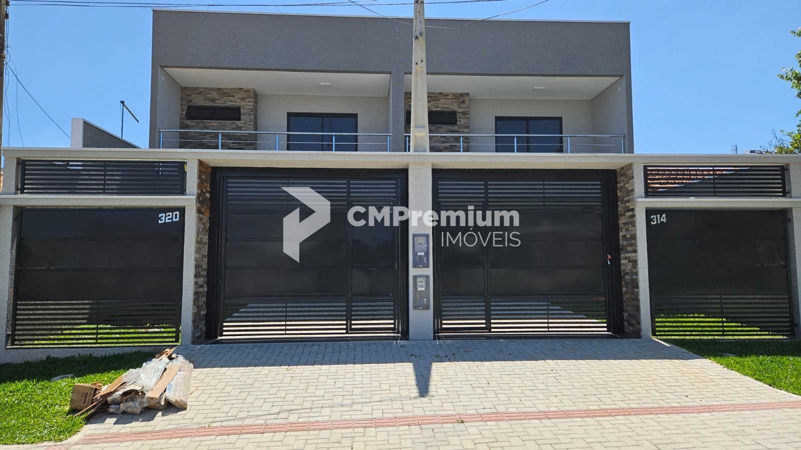 Sobrado 03 quartos, sendo 1 Suíte com hidromassagem em Araucária