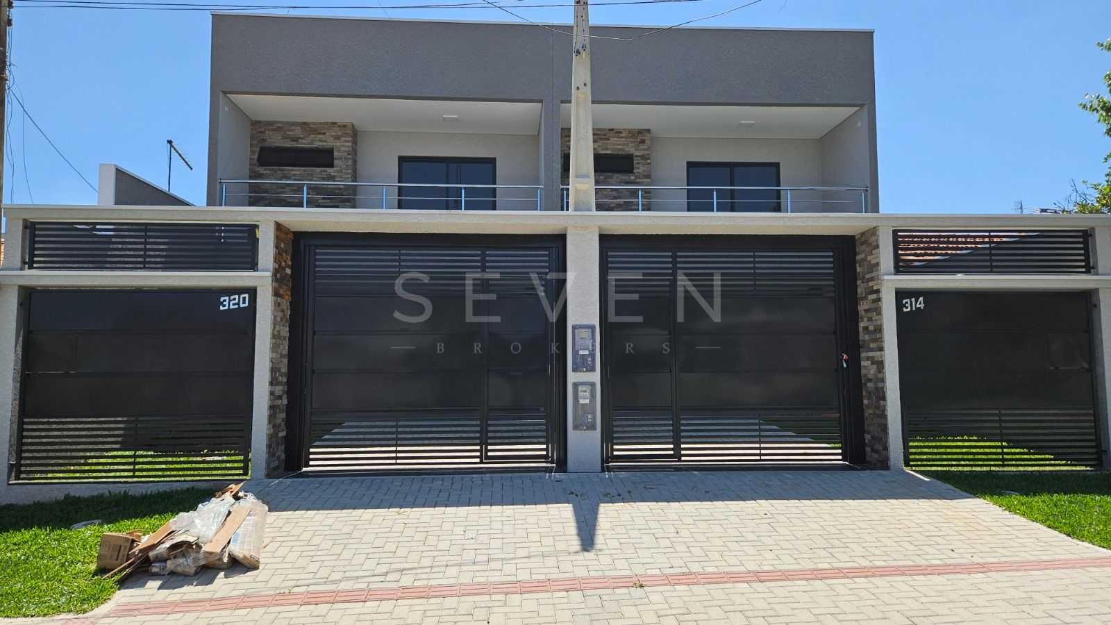 Sobrado 03 quartos, sendo 1 Suíte com hidromassagem, Fazenda V...